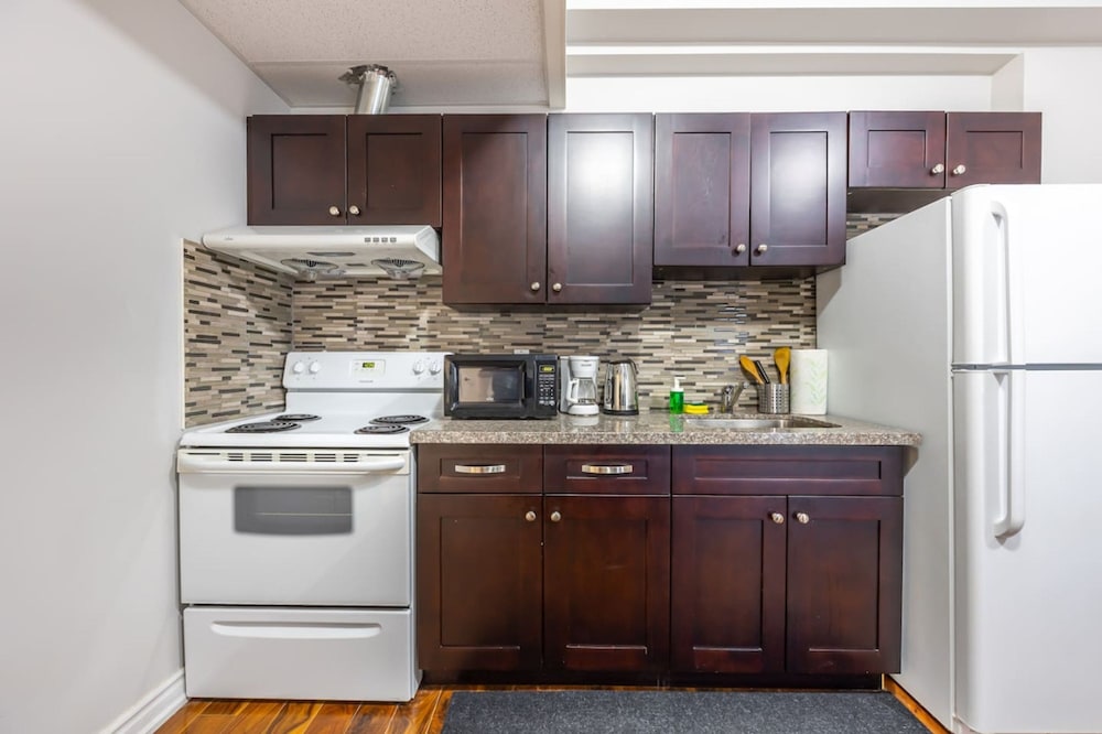 Charming 2BR Retreat Steps From Niagara Falls