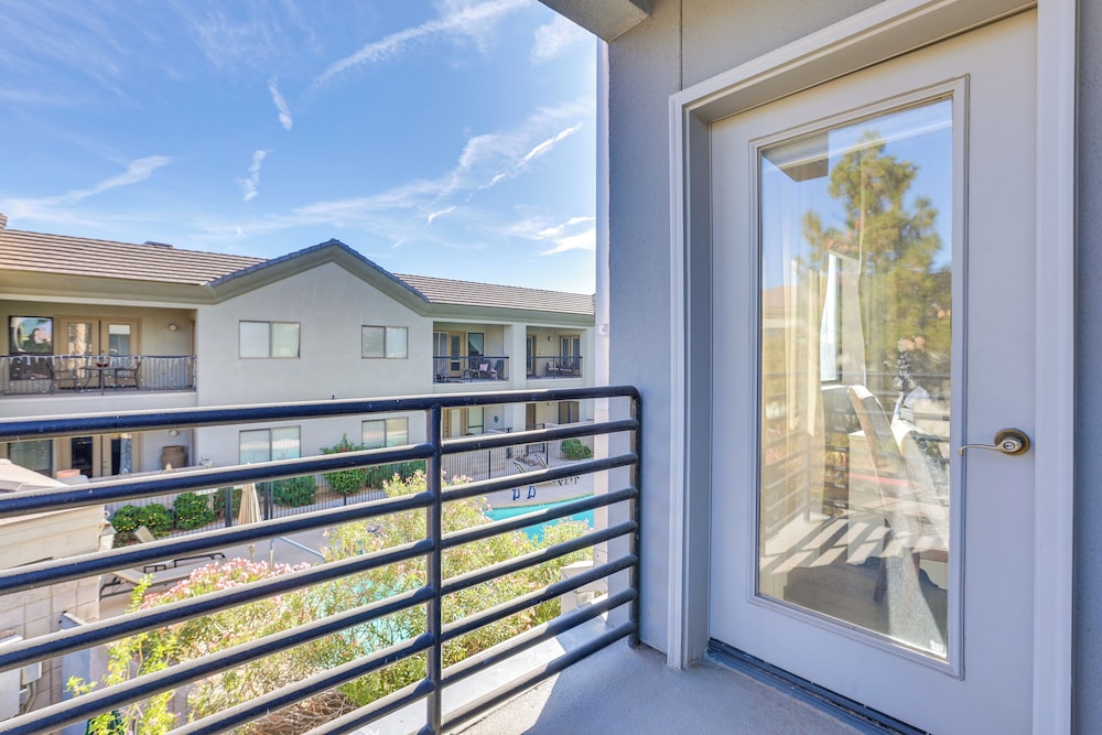 < 1 Mi to Biltmore Fashion Park: Condo w/ Pool!