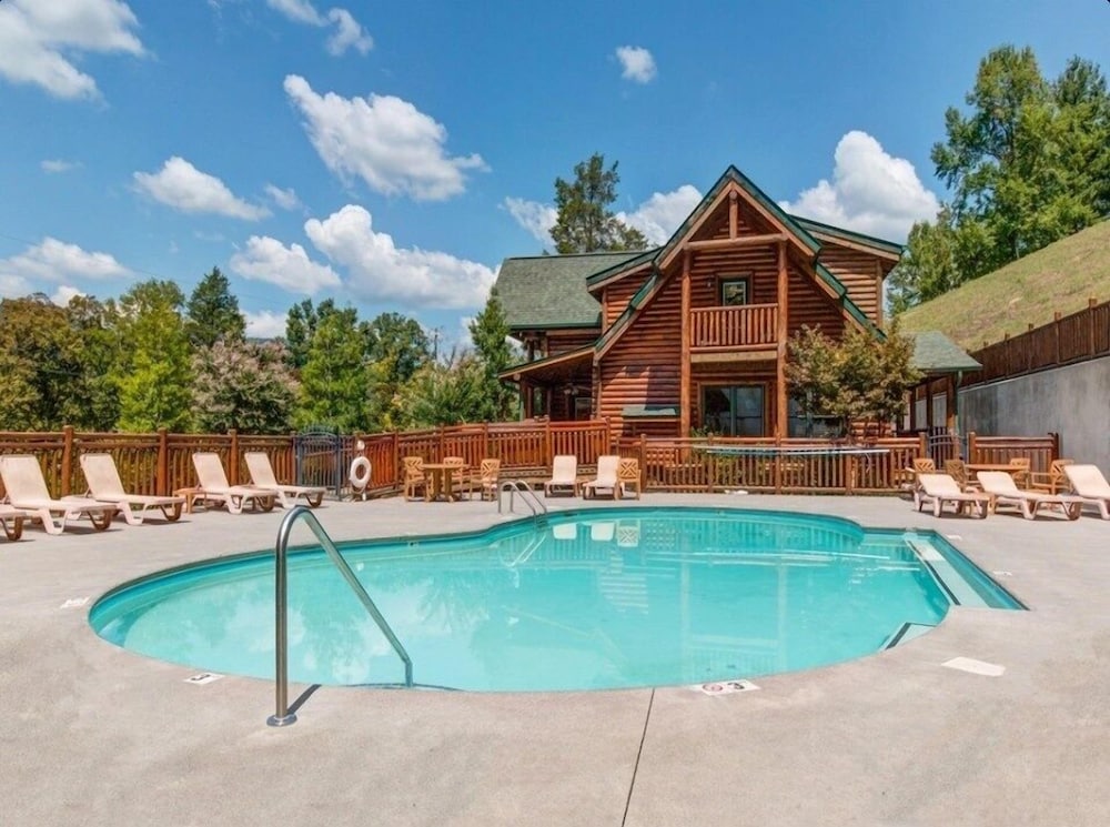 The Smoky Pines 2 Bedroom Cabin