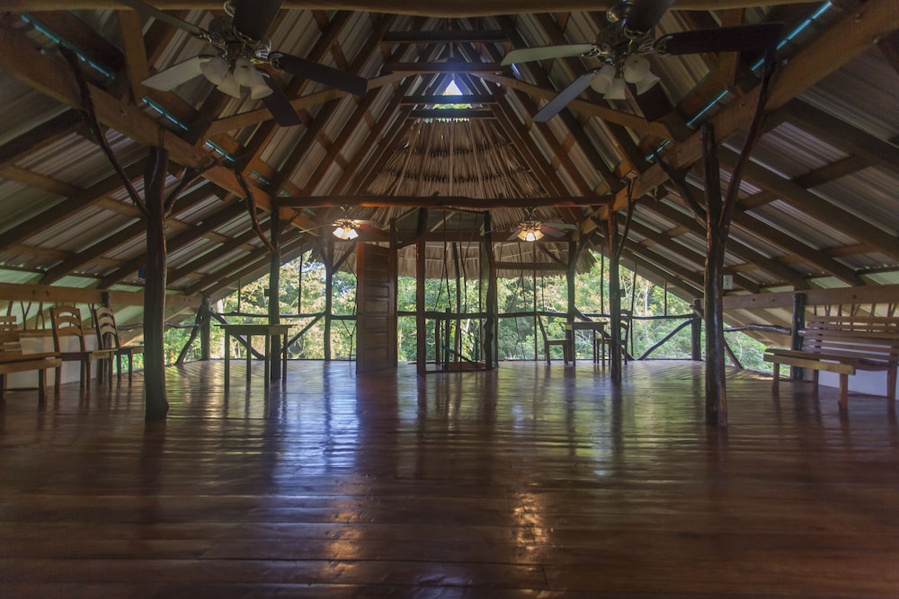 Cotton Tree Lodge
