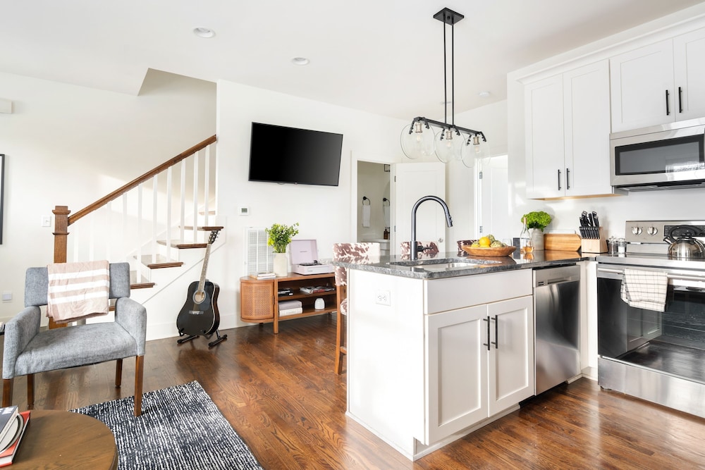 Hart Suite 3 by Avantstay Gorgeous Town House w Modern Amenities in Nashville