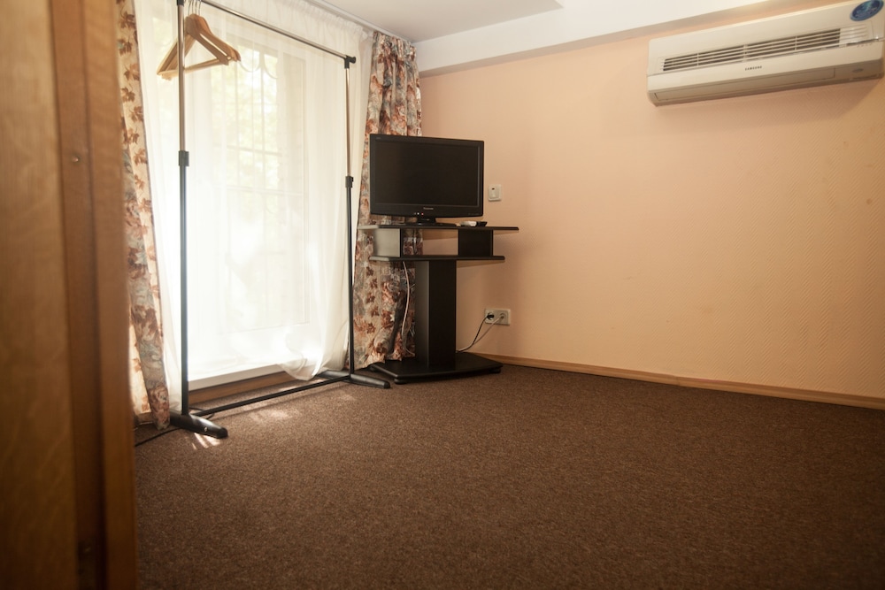 Kvart Boutique Smolenskaya