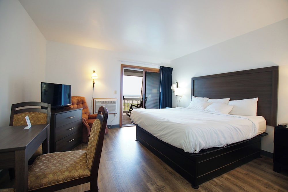 Snyder's Shoreline Inn