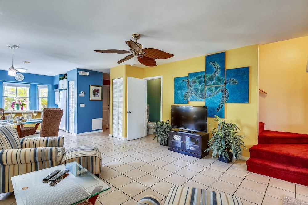 Duval Sea Turtle by Avantstay Great Location Close to Shops Shared Pool