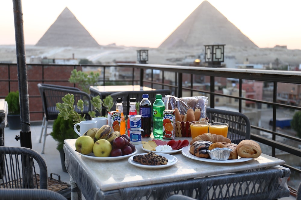 Amadeos pyramids inn