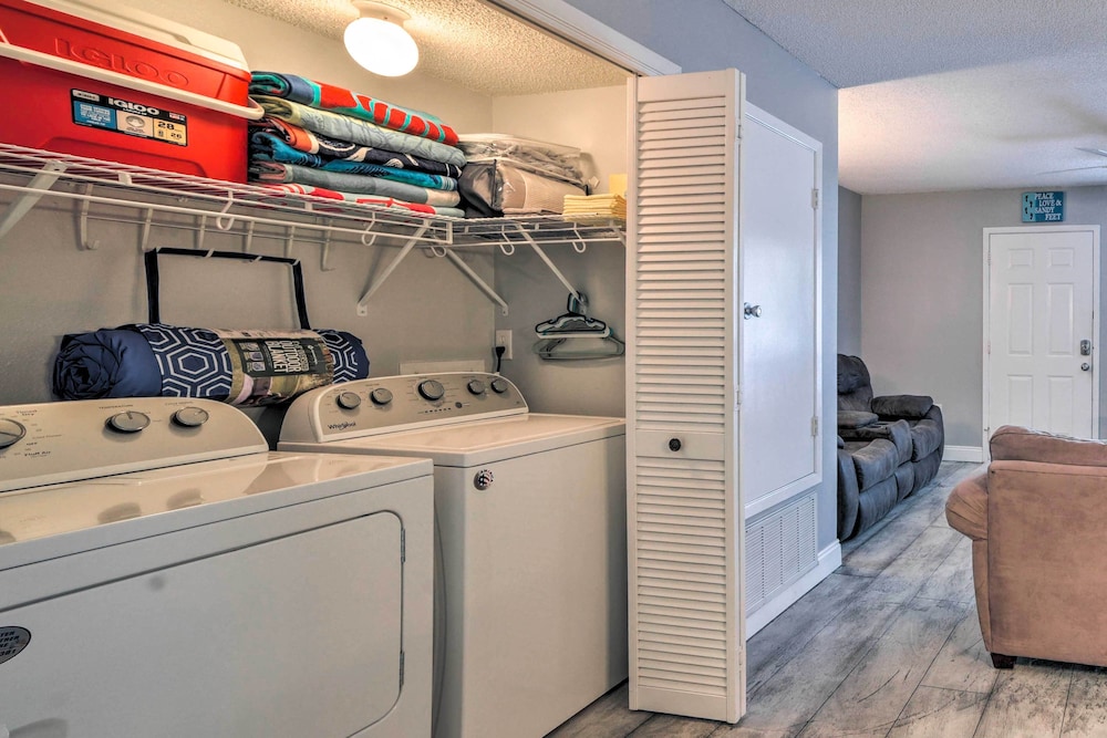 Beautiful PCB Townhome: Balcony & Resort Amenities