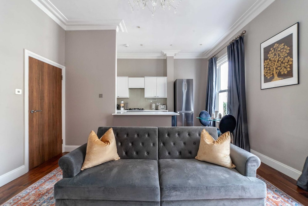 Elegant Chelsea Hideaway