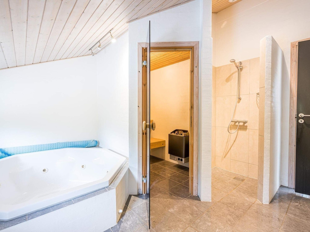 6 Person Holiday Home in Blavand