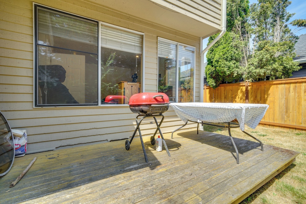 Walk to Hiking Trails: Renton Home w/ Fenced Yard!