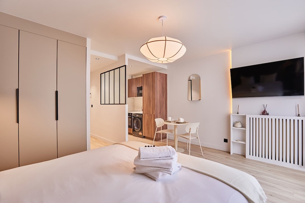 THE Parisian Suite / Center of Paris