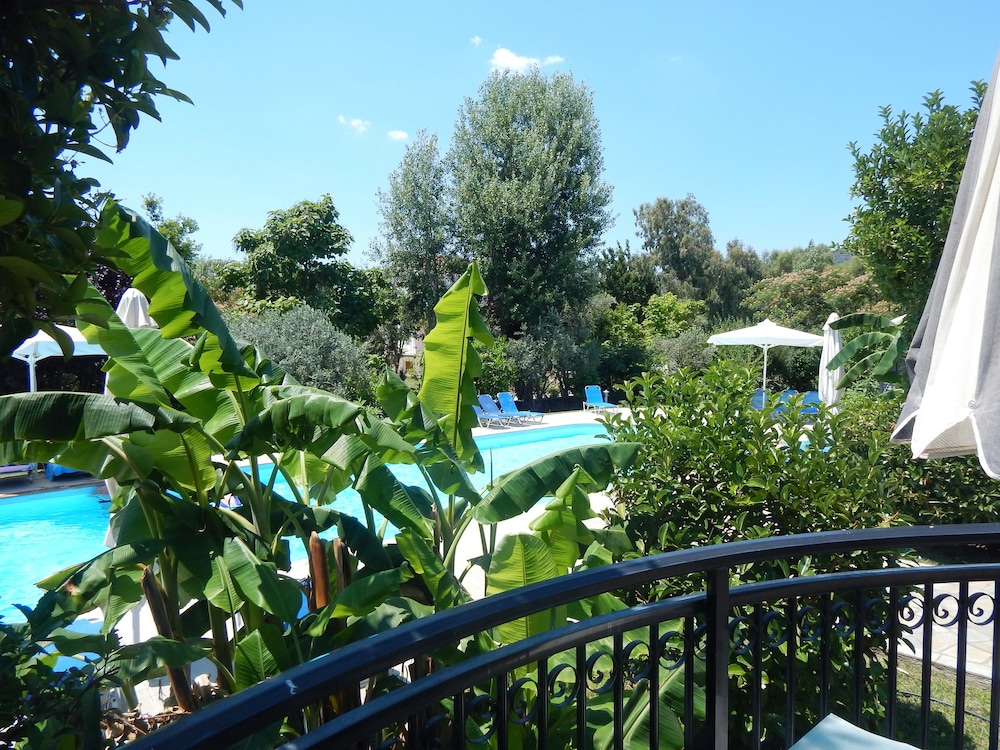 Kaloni village apartments