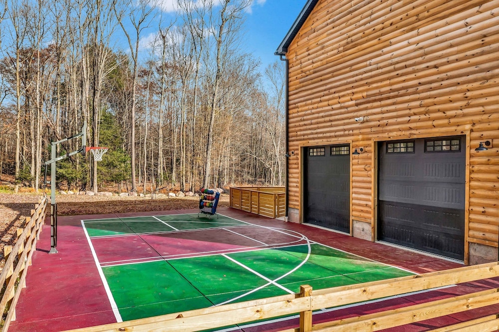 Grand Timber by Avantstay Indoor Pool Sauna Sports Court Game Room More