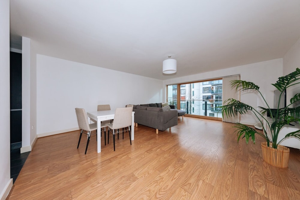 Contemporary 2BD Flat by the Grand Canal - Dublin!