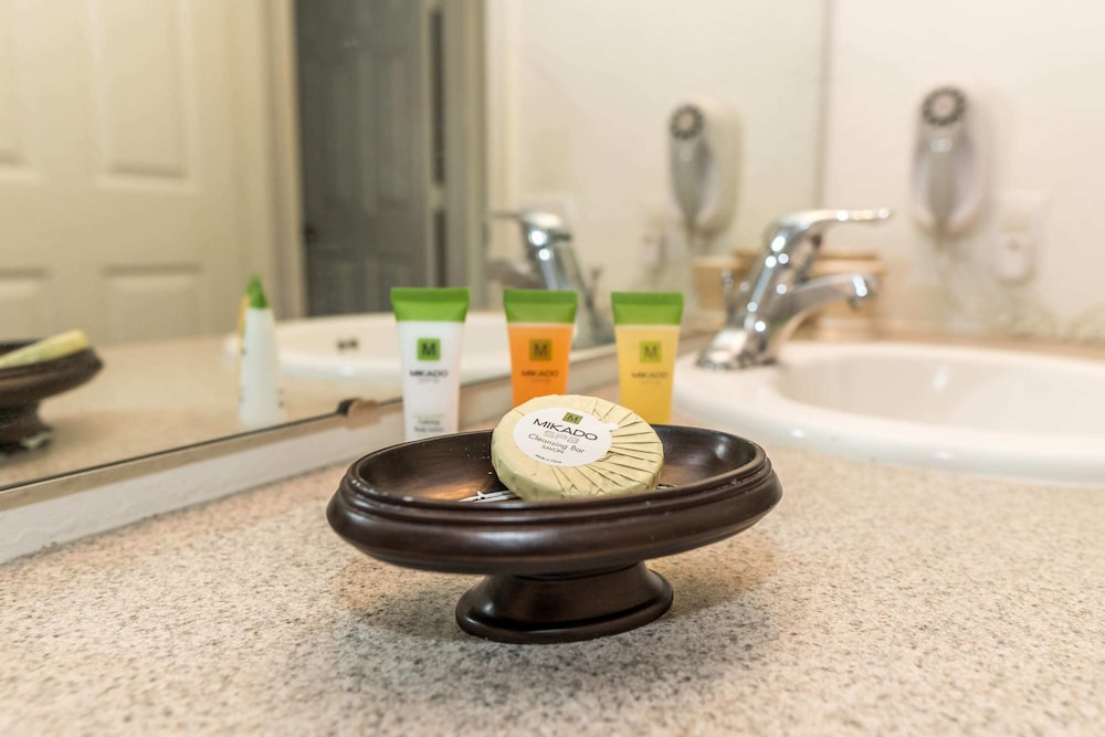 Vibrant Home With Spacious Pool Home and Free Waterpark! #5wh723 - Image 4