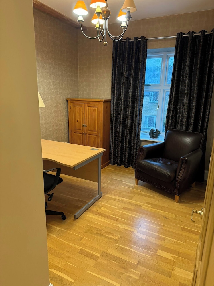 Executive Apartment, Woodford Mill, Witney