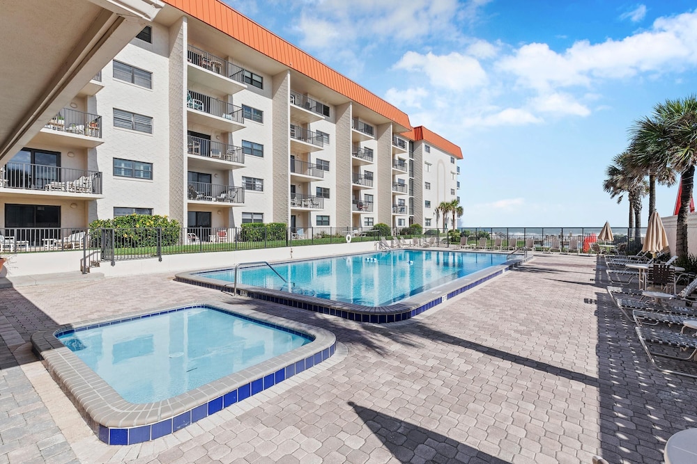 Hacienda del Sol II 413