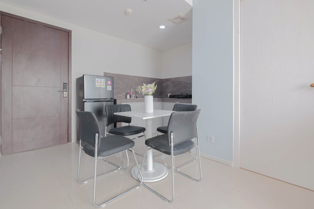 Spacious 3Br At Daan Mogot City Apartment