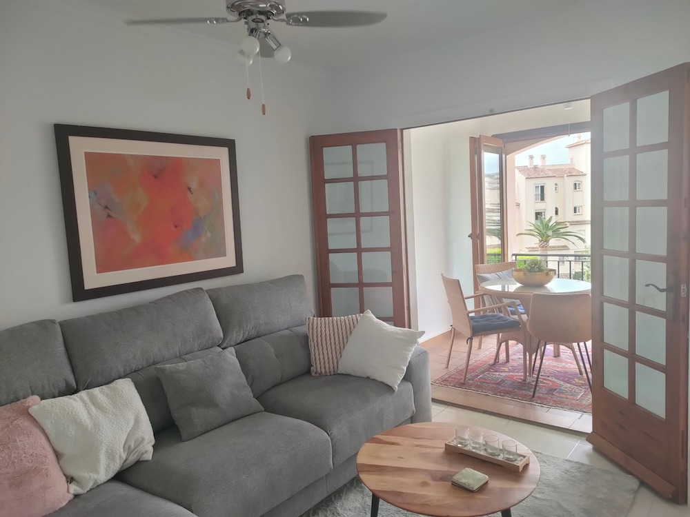 Apartment - Sleeps 4 - Pool - Balcony - Parking