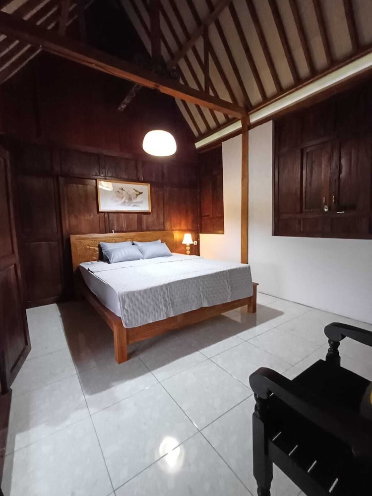 Breeze and Blossom Cottage Maguwo