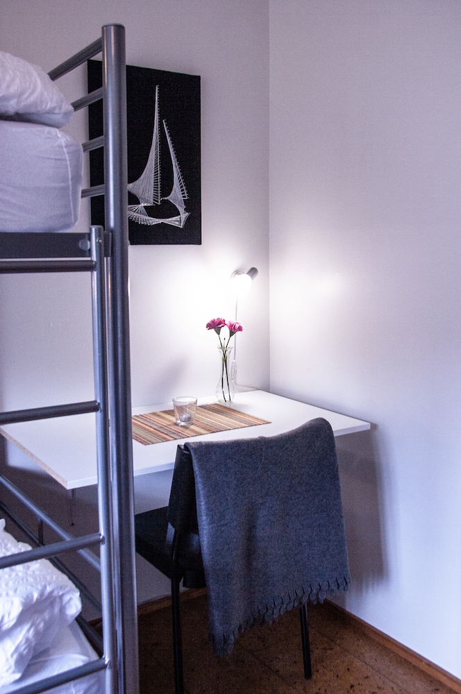 Fossardalur Guesthouse - Hostel