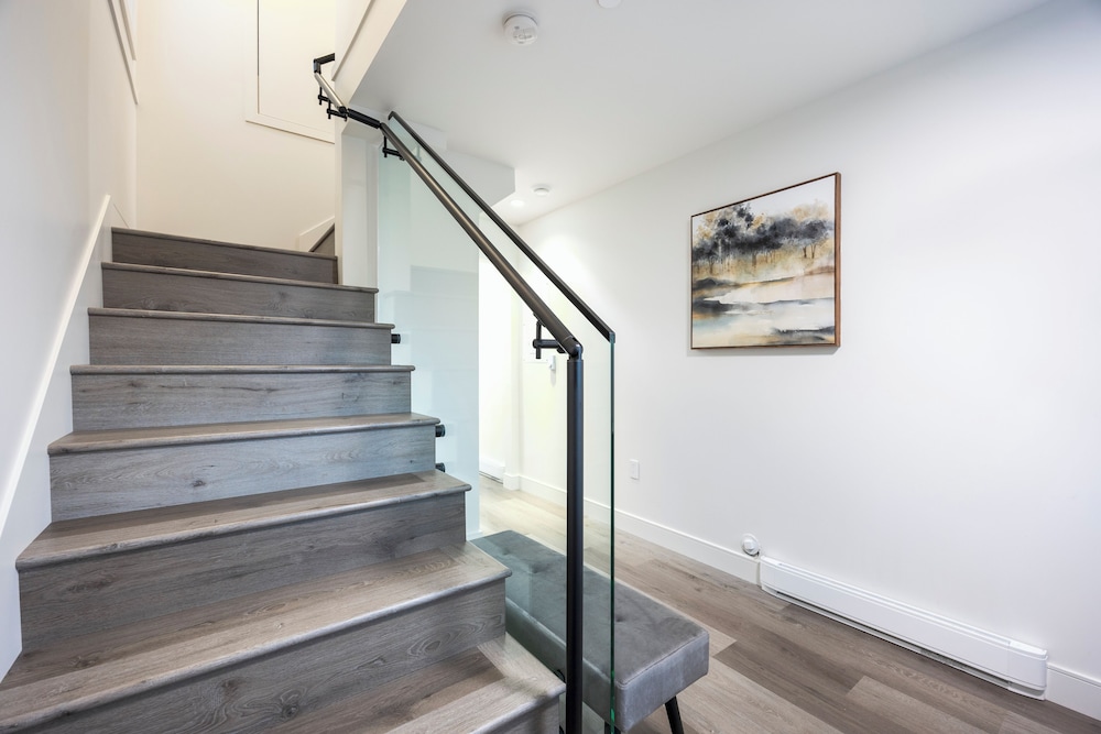 Sunny 1BR Detached Suite