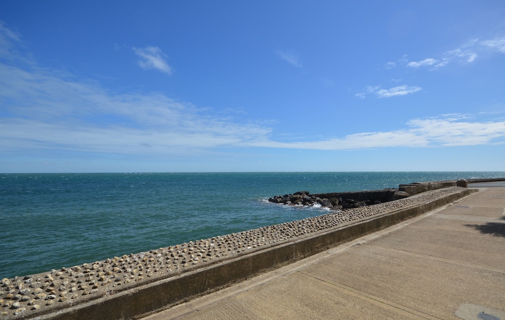 The Breakwaters
