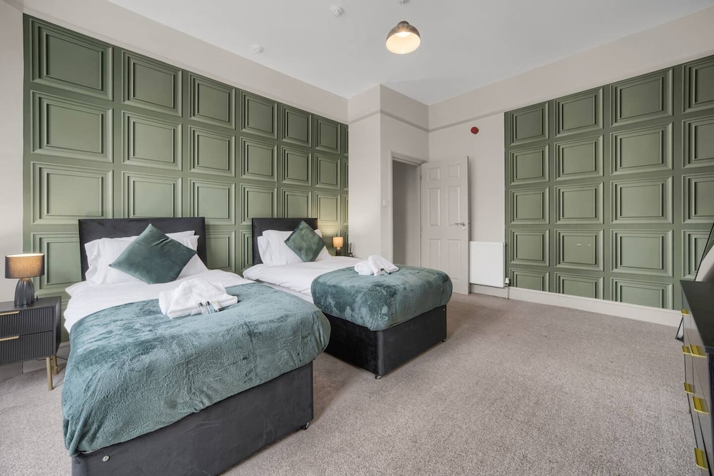 Free Parking Fast Wifi 2 Min to Cardiff City