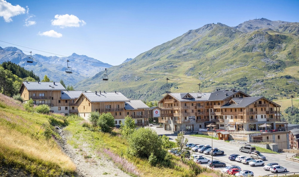 Apartment in Les Menuires With Spa & Ski Access