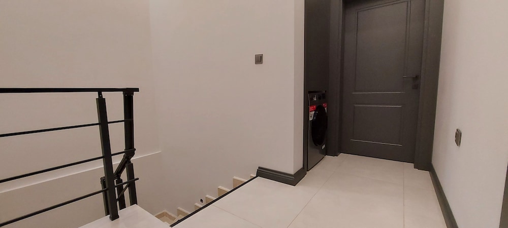 New Flat Large Living Space 2-6 Near By Lara Beach