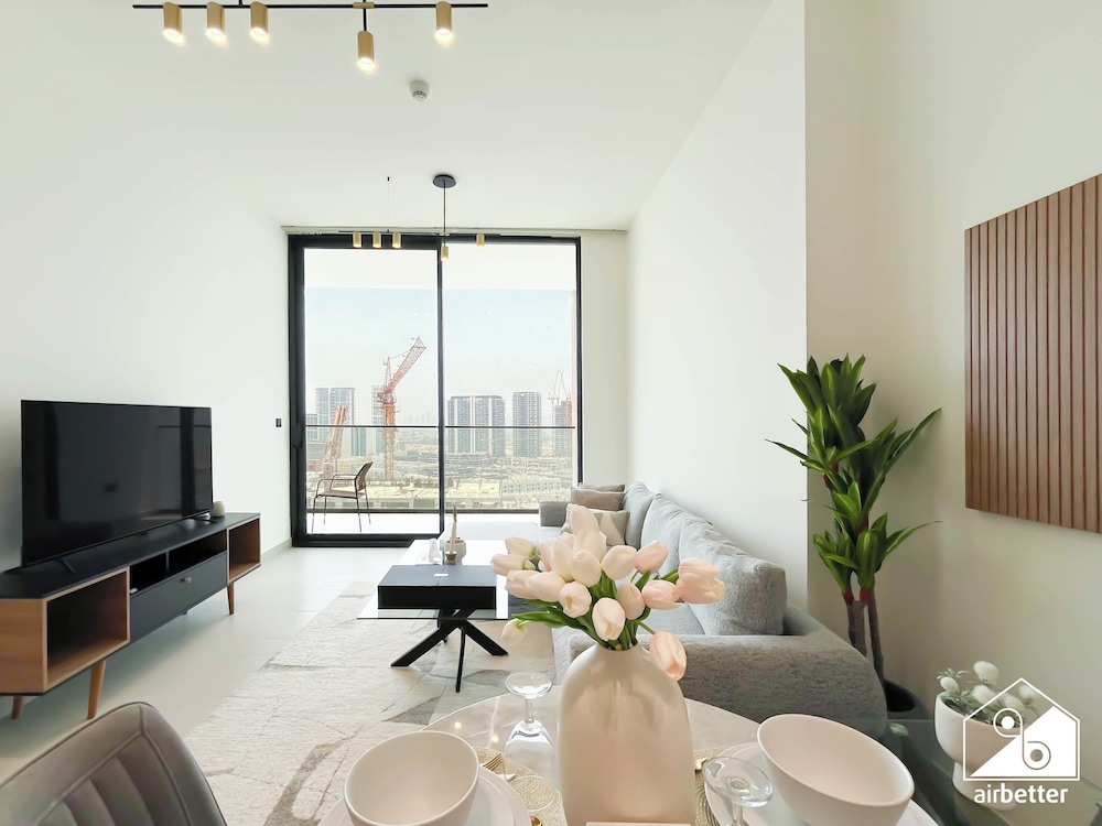 Luxury & Comfort 1B at Binghatti Amber & Balcony