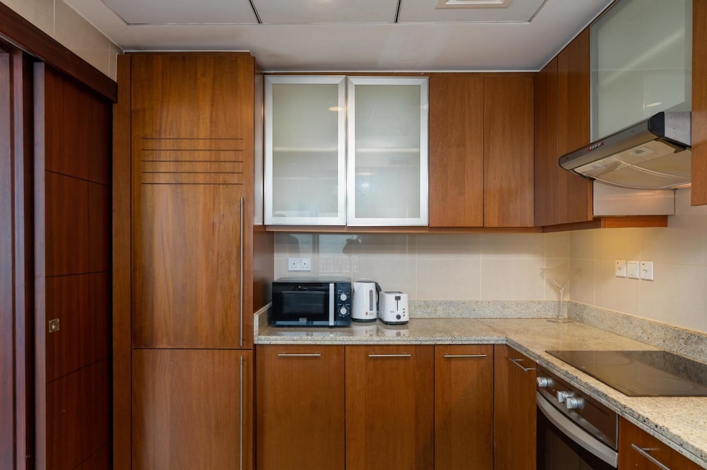 1BR Apt Top Floor Burj Sea Views Downtown