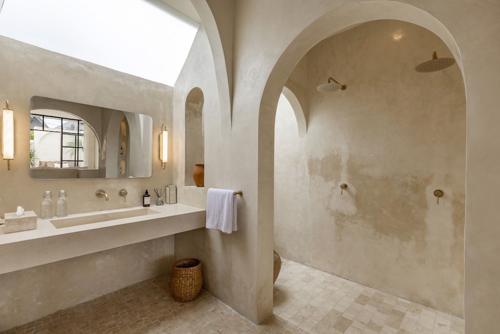 Luxe & Unique honeymoon Bocami Suites- 2 by OriVista - Image 3