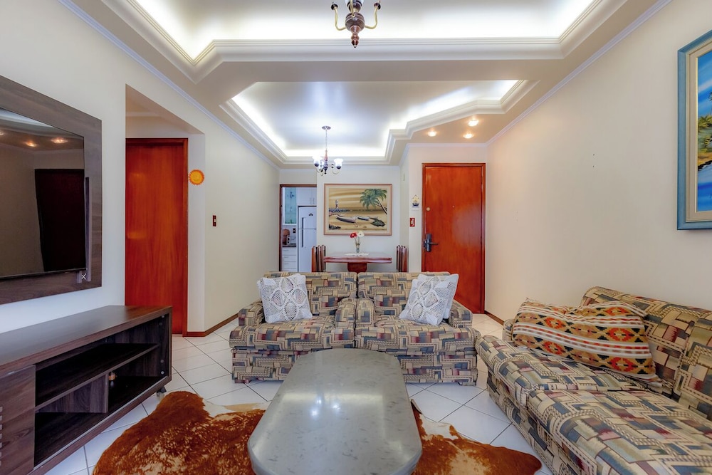 Apto c Churrasqueira e Garagem 300m da Praia
