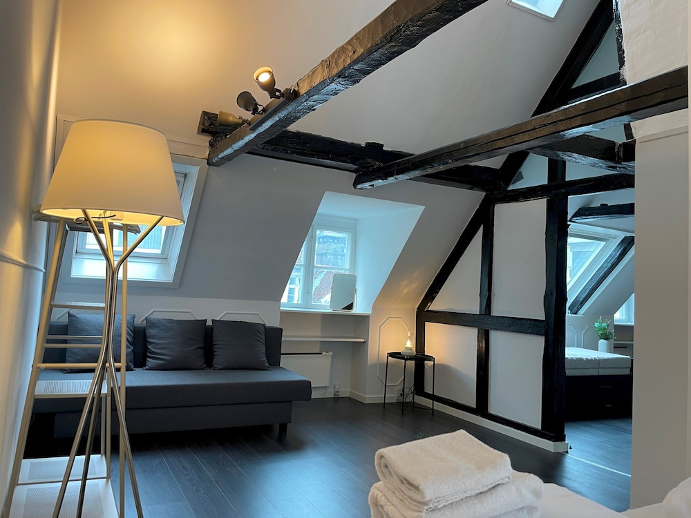 Designer Loft - Direct Marble Church Views