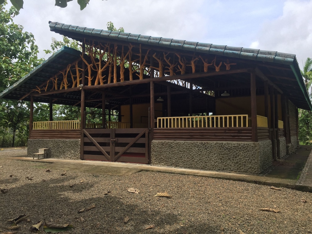 Cinco Ceibas Lodge
