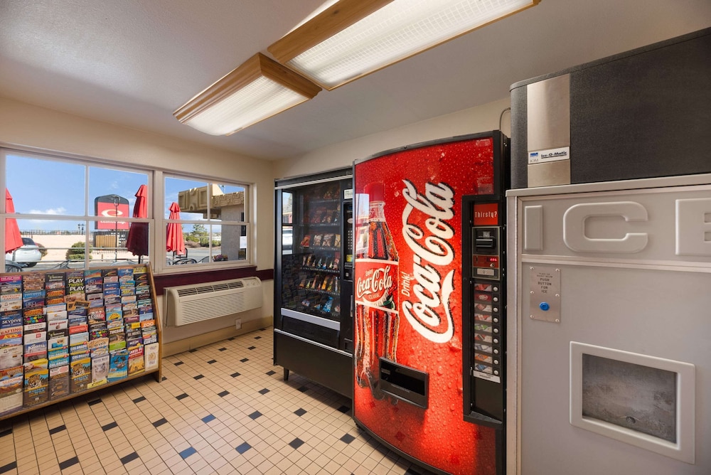 Flagstaff Vacations - Econo Lodge Flagstaff Route 66 - Property Image 1