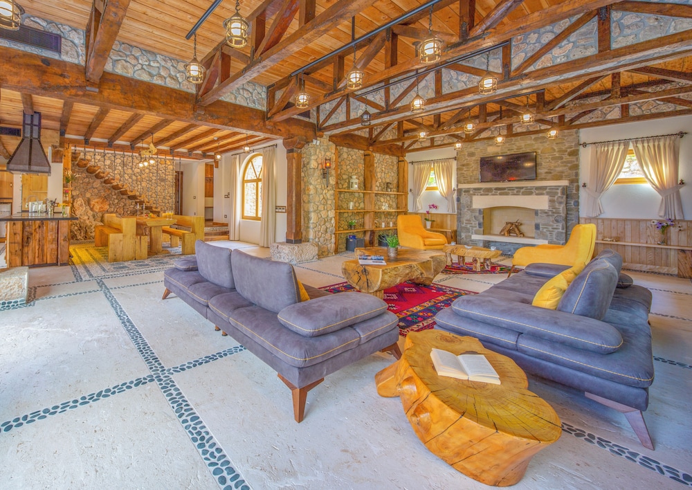 Private Island-Style Ultra Luxury Villa Estate