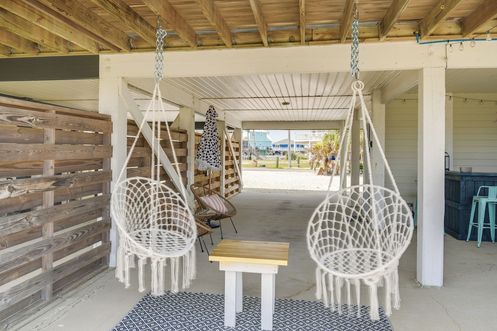 2 Blocks to Beach: Gulf Shores Getaway w/ Dock!