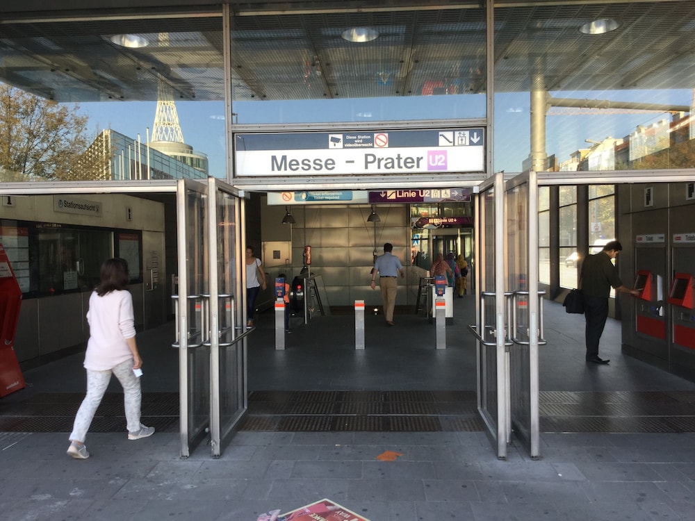 AJO Vienna Messe - Contactless Check-in
