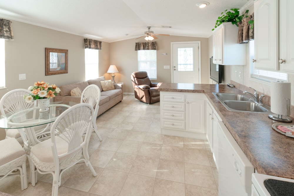 Sebring Vacations - Buttonwood Bay RV Resort - Property Image 24
