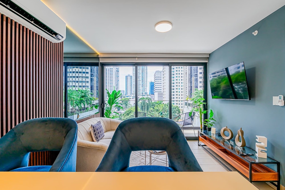 w Bright 1BR w Private Balcony in San Francisco
