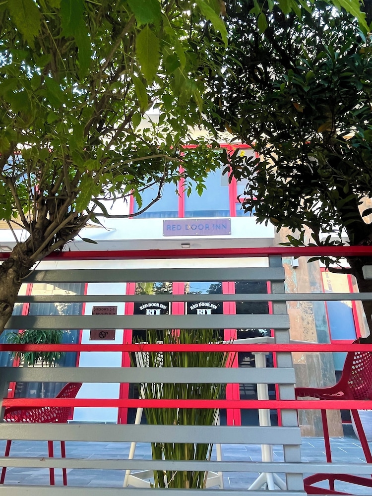 Red Door Inn