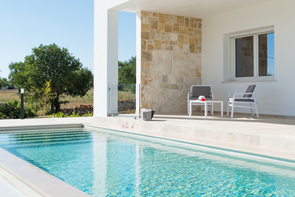 Villa, Trulli e Piscina nel Cuore della Valle d'Itria