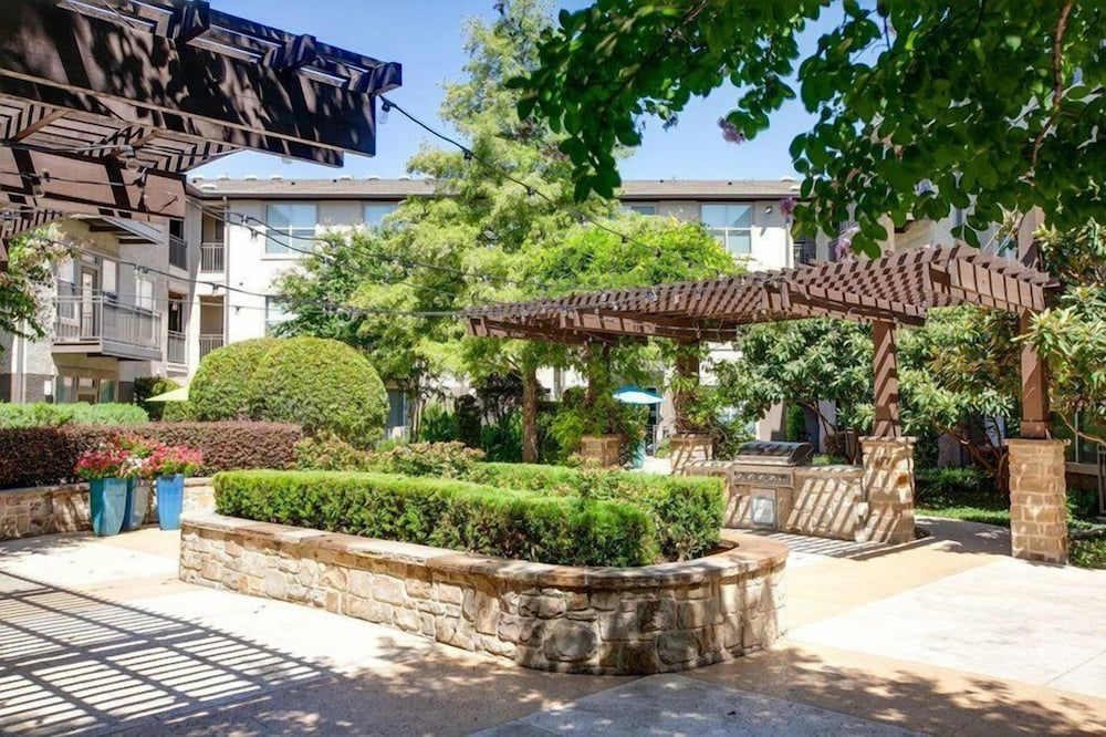 Landing Apartments - North Dallas