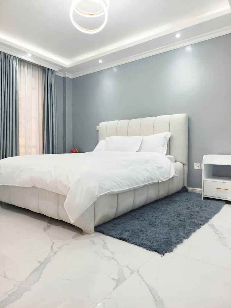 Lux Suites Grandville Apartments