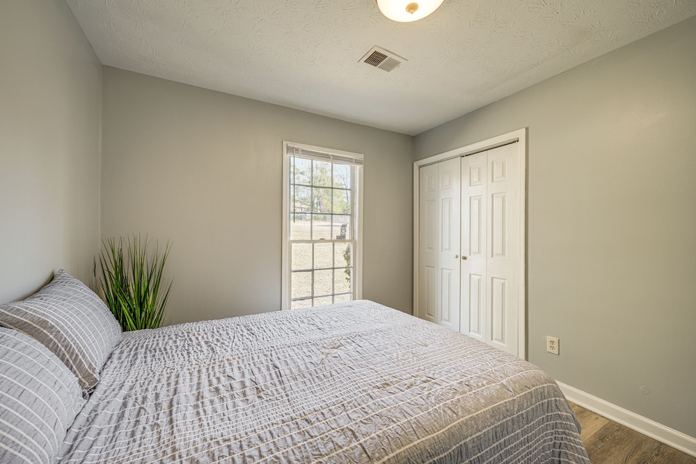 5 Mi to Fort Moore: Quiet Columbus Home w/ Yard