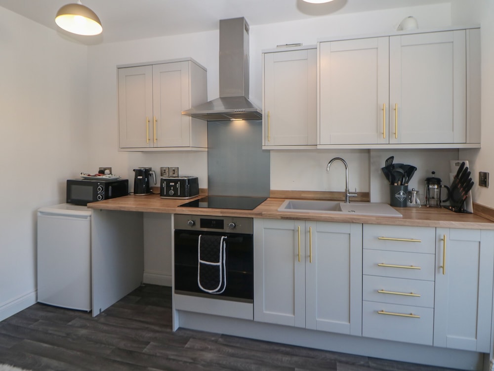 Flat 2 Englehurst Mews
