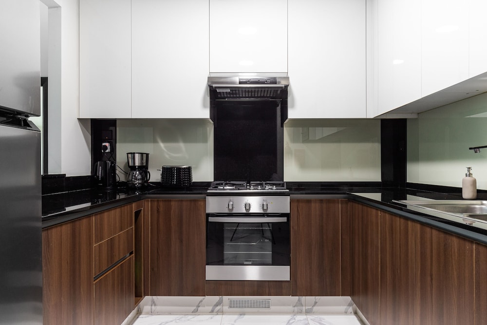 GLOBALSTAY. J One Tower Apartments