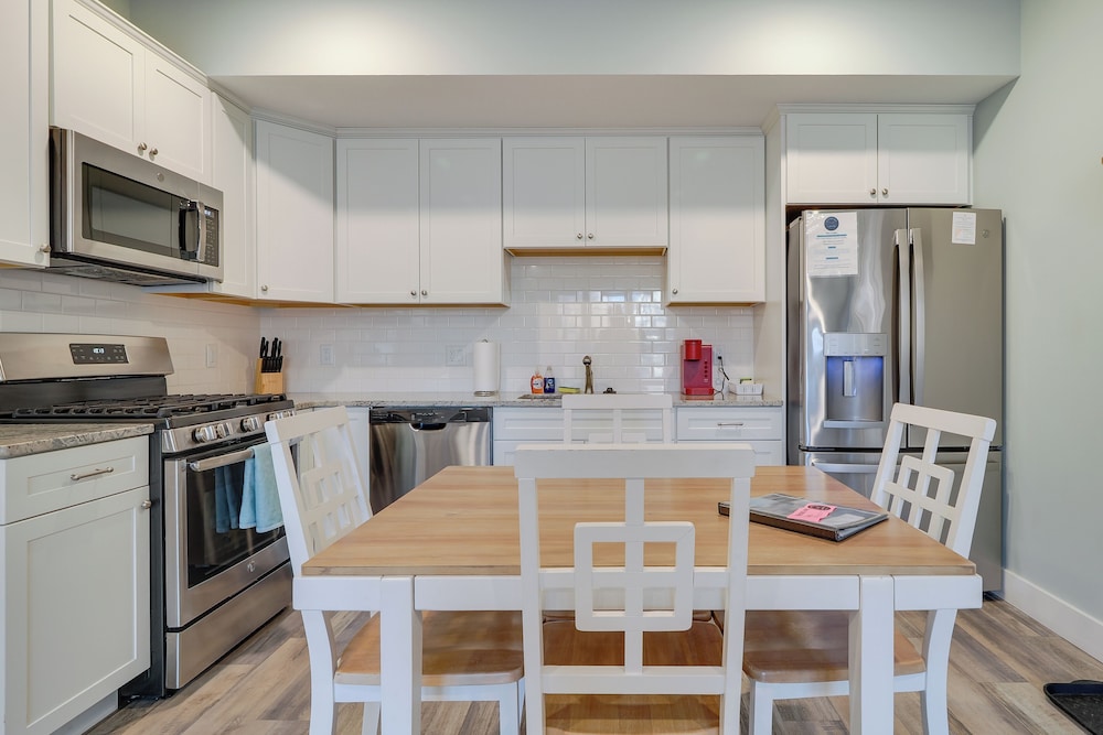 Walk to Beach: Traverse City Condo on Front Street