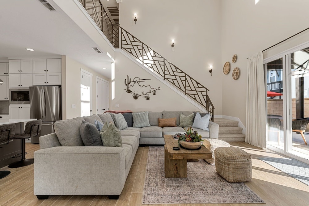 Southwest Getaway 6 Bedroom Home